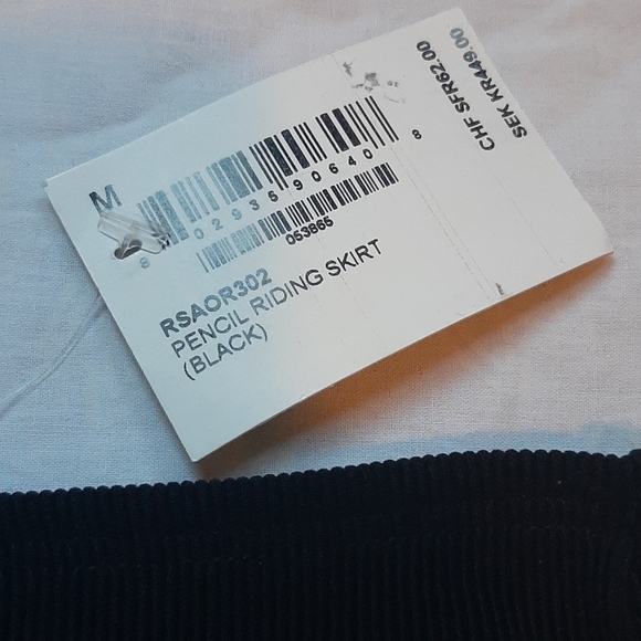 Pencil Riding Skirt (Black) - Picture 3 of 3